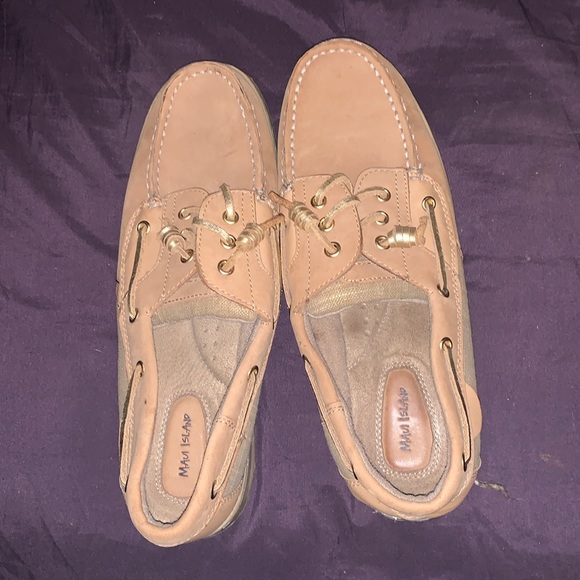 Sperry like off brand shoes. Maui island tan leather with gold accent. Like new - Picture 4 of 4